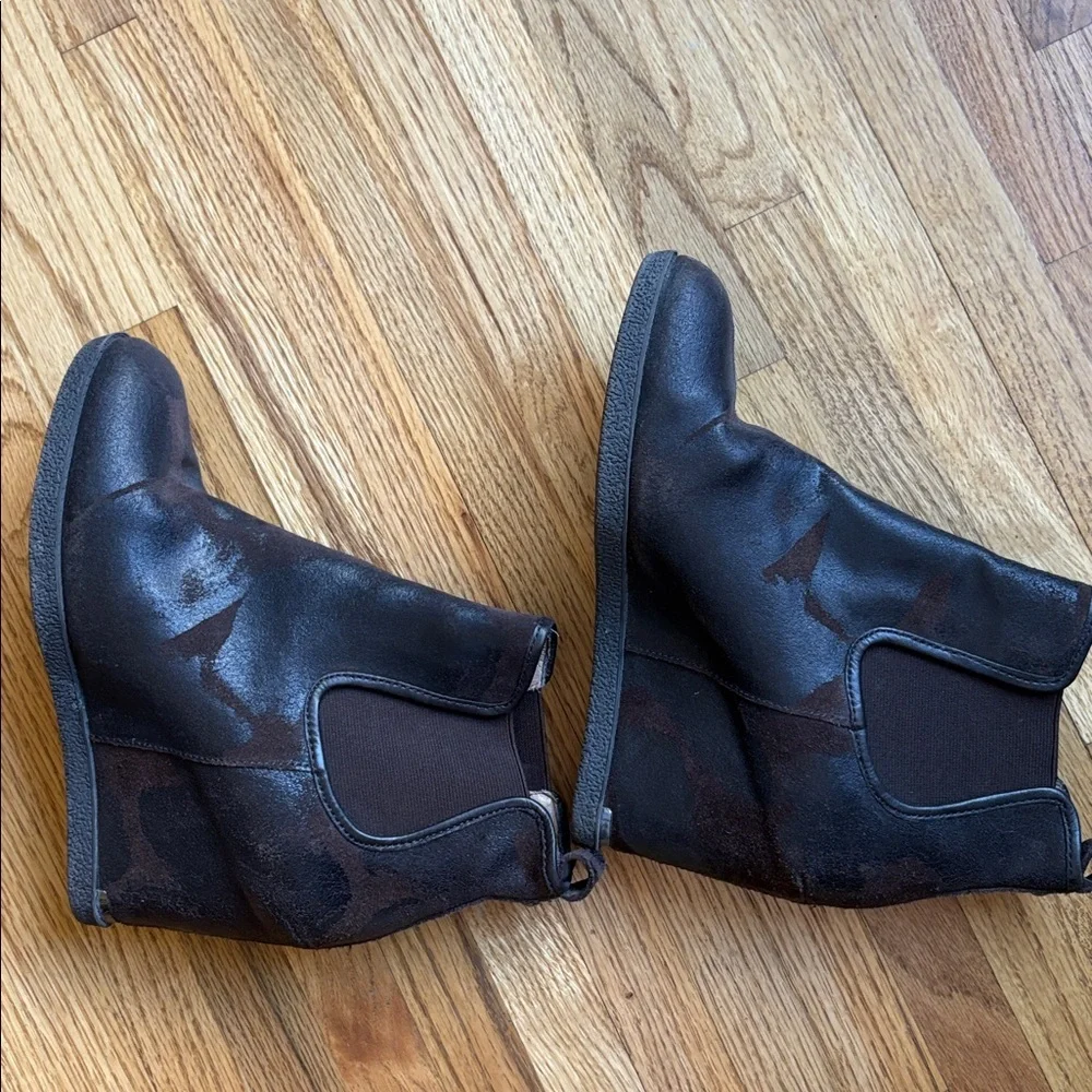 Donald J. Pliner classic brown